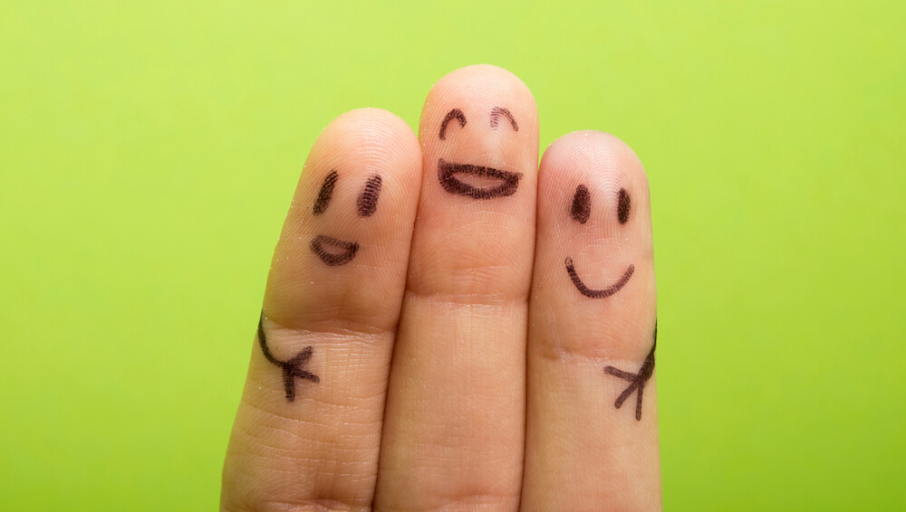 three smiling fingers that are very happy to be friends